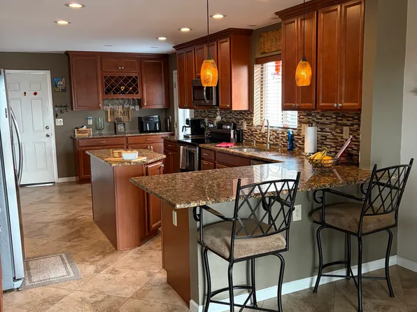 10125 E Navajo Pl, Sun Lakes, AZ 85248