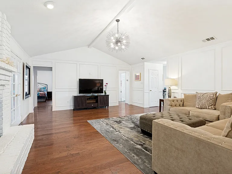 1005 De Pauw Dr — Photo 7