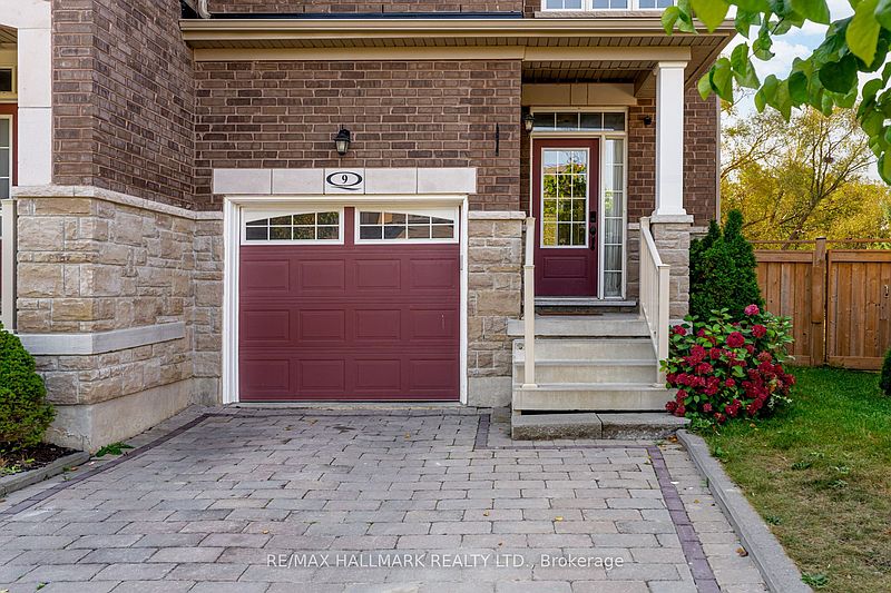 Ajax Townhouse for rent - 3 Bedrooms — photo 2