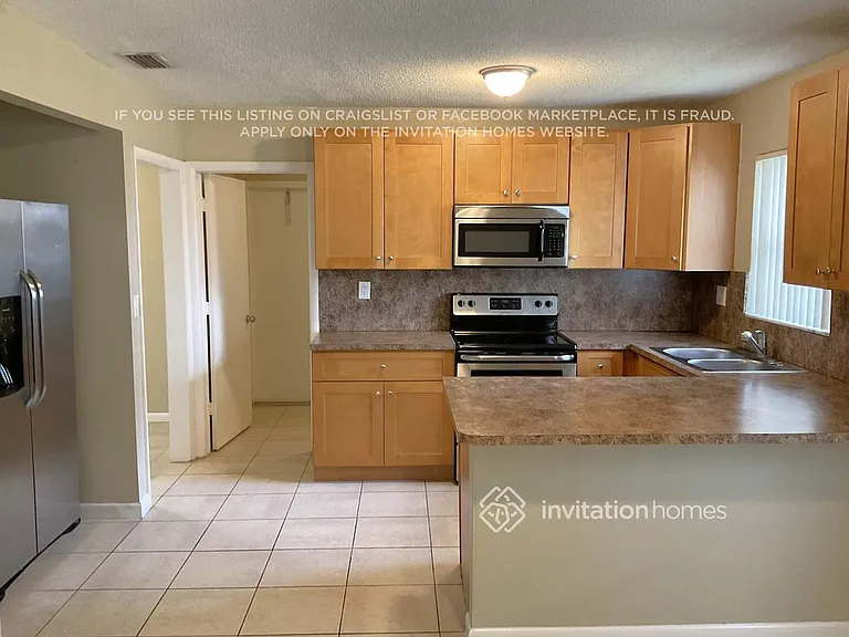 3921 NW 4th Ct — Photo 4