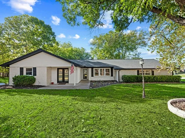 100 Hill Top Ct, Weatherford, TX 76087