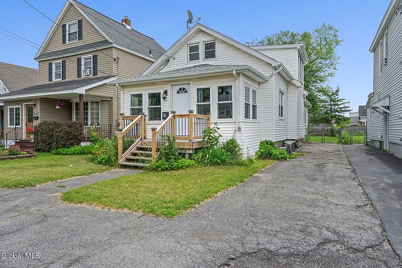 2nd image of 2726 Denver Avenue