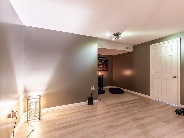 875 Main St — Photo 32