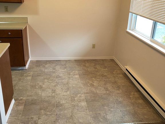 5th image of 422 E Bay Dr NE APT 13