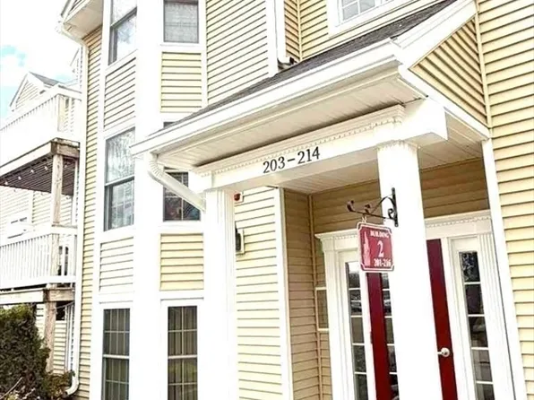 212 Carriage Ln Unit 212, Taunton, MA 02780