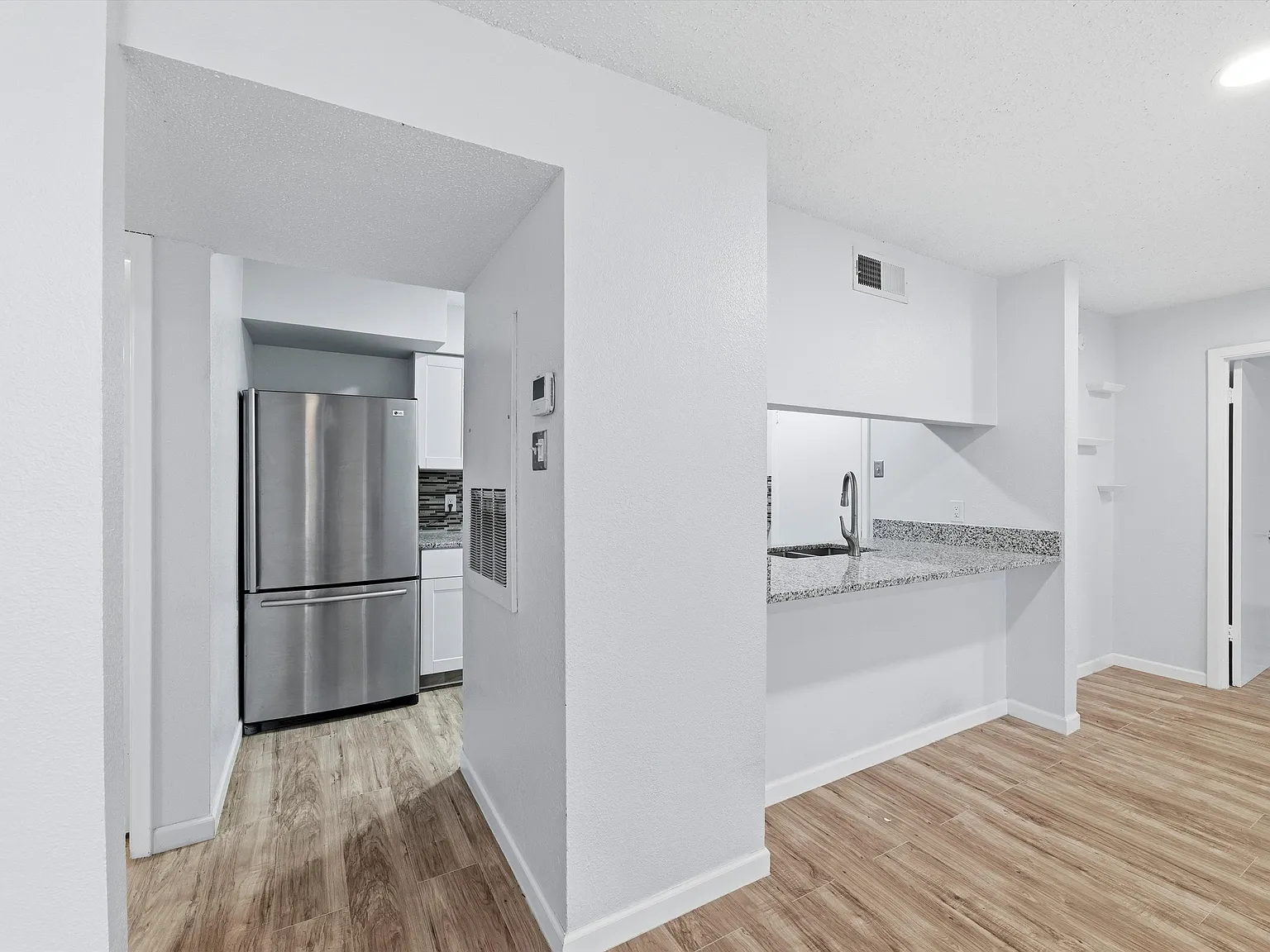2 bed, 959 sqft, $1,619 — Photo 4