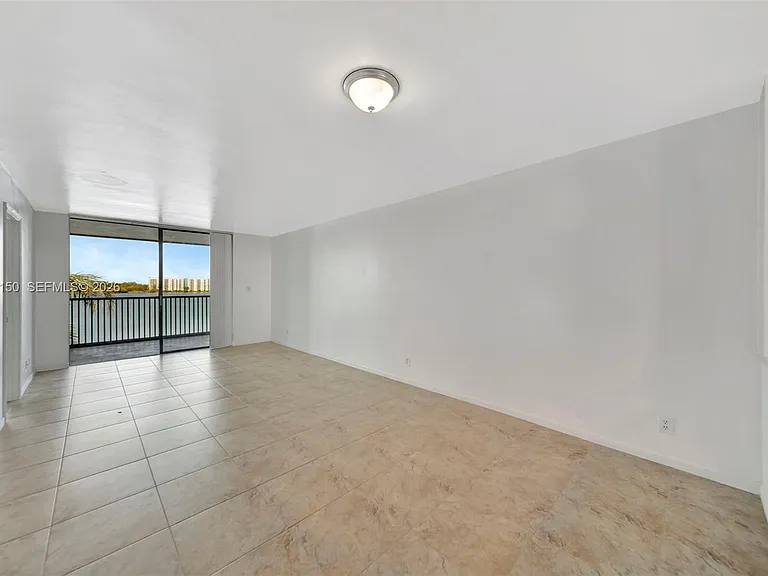 117 Lake Emerald Dr #408 — Photo 11