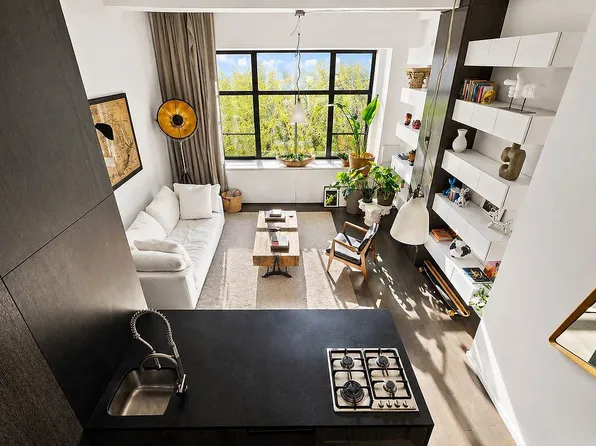 130 Barrow St APT 306, New York, NY 10014