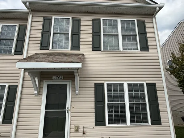 6748 Village Green Dr, Roanoke, VA 24019