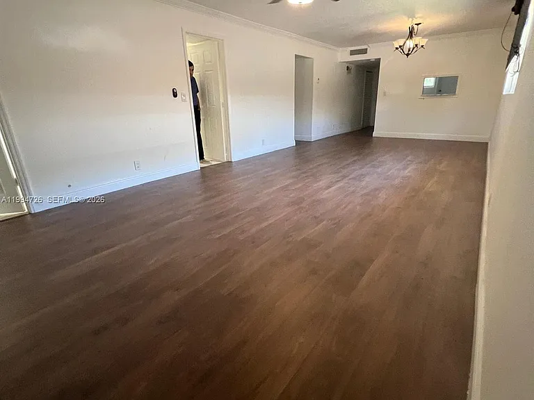 109 SW 1st Ave — Photo 9