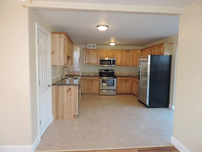181 E 700 S — Photo 17