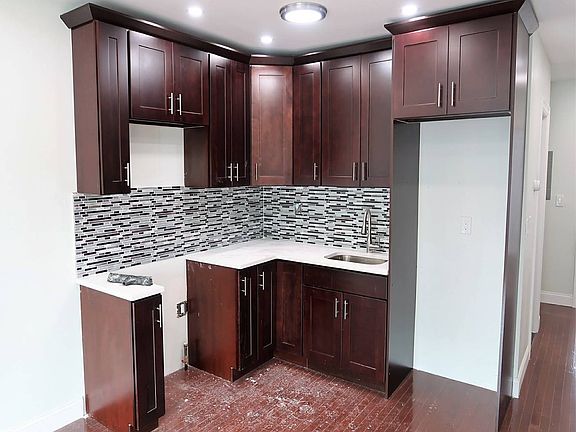 5th image of 11549 146th St