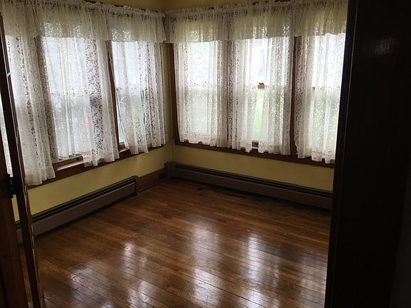 4th image of 810 Woodbine Ave SE
