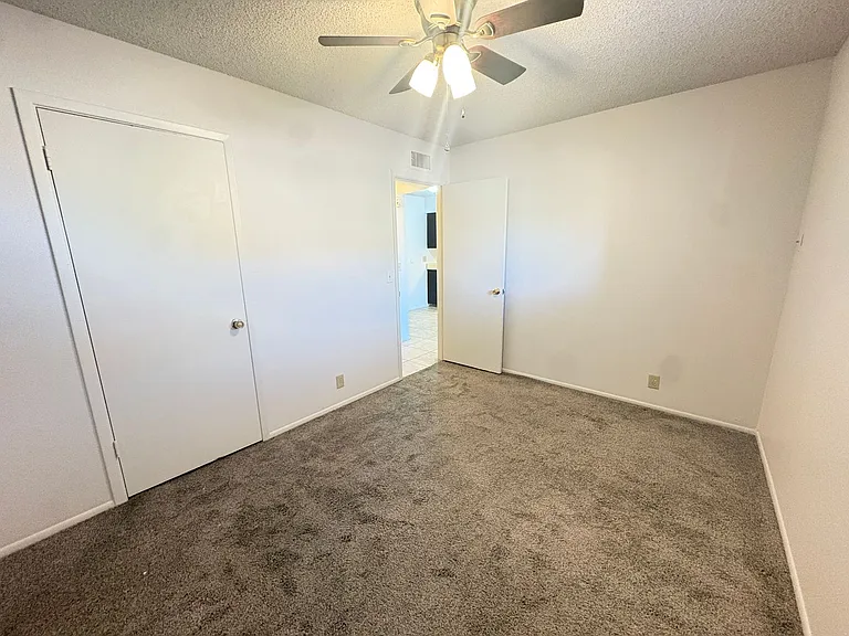 2931 E Beck Ln — Photo 8