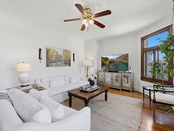 4th image of 823 W Oakdale Ave APT 2A