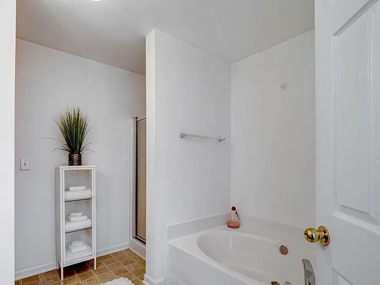 7148 Abbotts Glen Dr — Photo 20