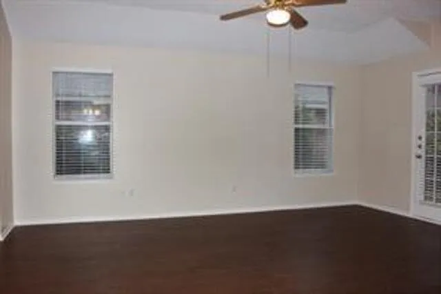 532 Majestic Park Ln — Photo 4