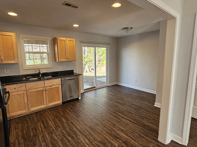 527 Walter St #527 — Photo 7