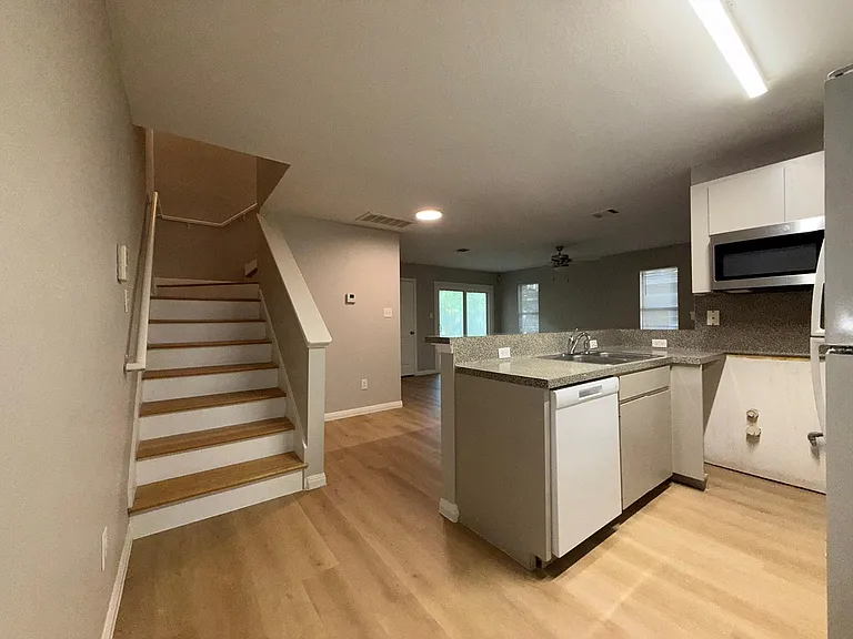 2906 Kestrel Dr #B — Photo 11