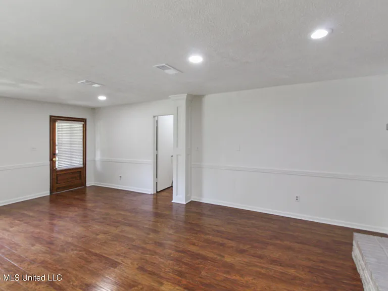 215 E Boyd St — Photo 9