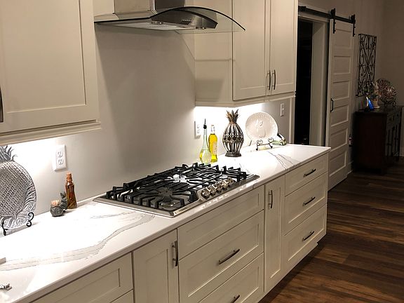 Kitchen with gas cooktop 