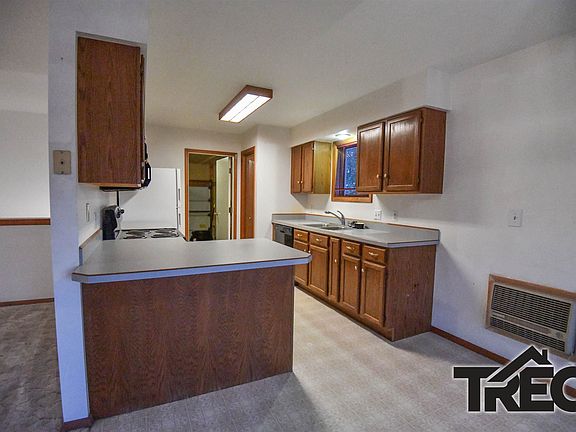 4th image of 115 E 7th