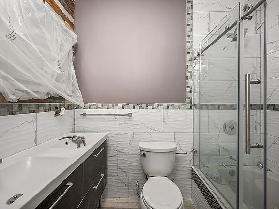4th image of 341 Essex St