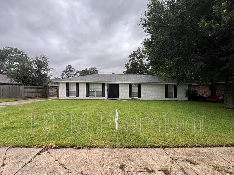 1st image of 464 Wilton Dr