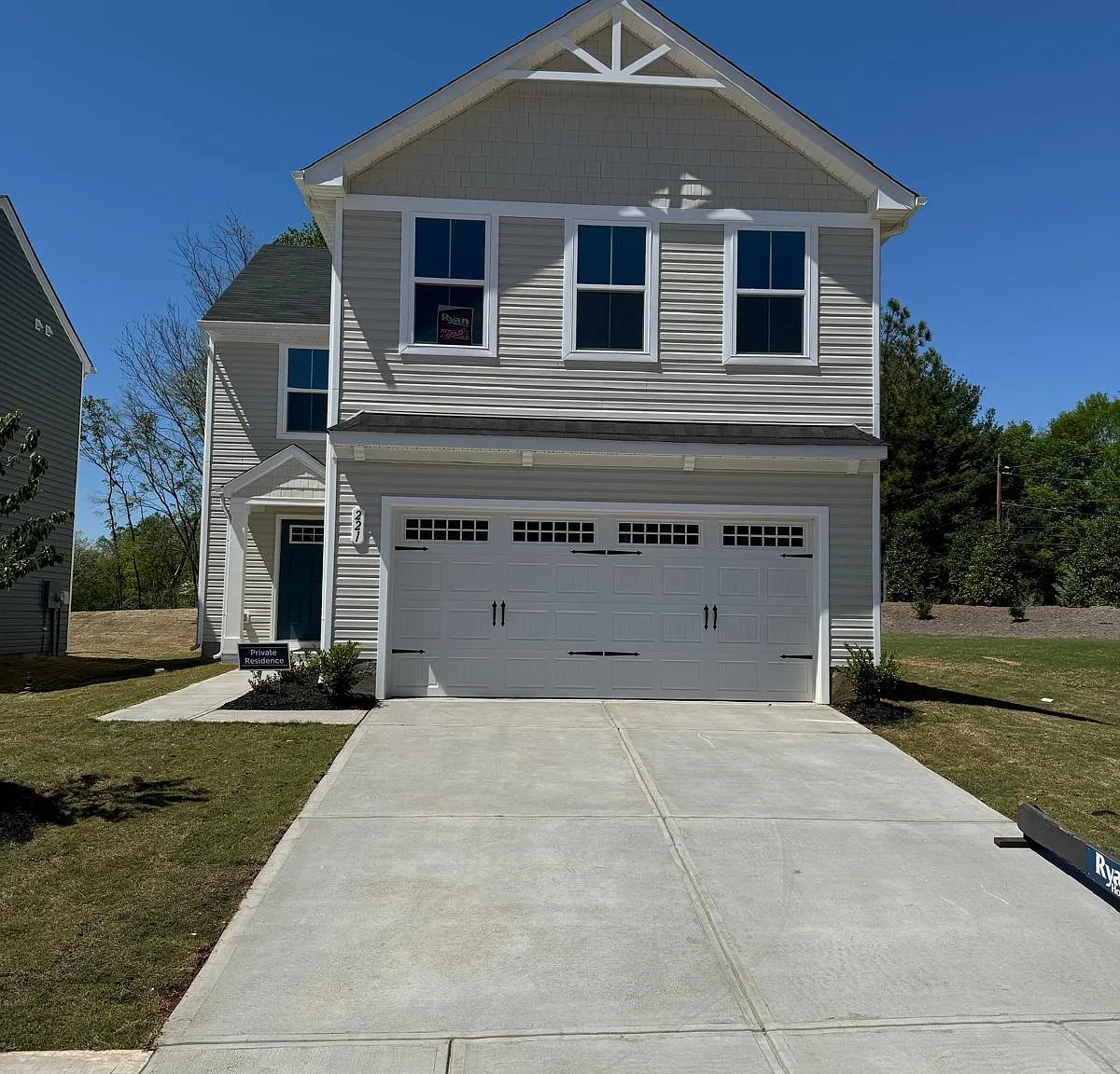4 bed, 2.5 bath, 1900 sqft, $2,050 — Photo 2