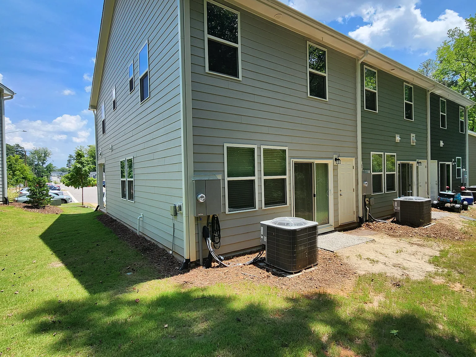 3 bed, 2.5 bath, 1496 sqft, $1,900 — Photo 3