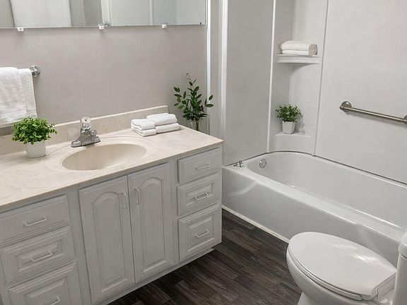 5th image of 19 Circle Dr #17