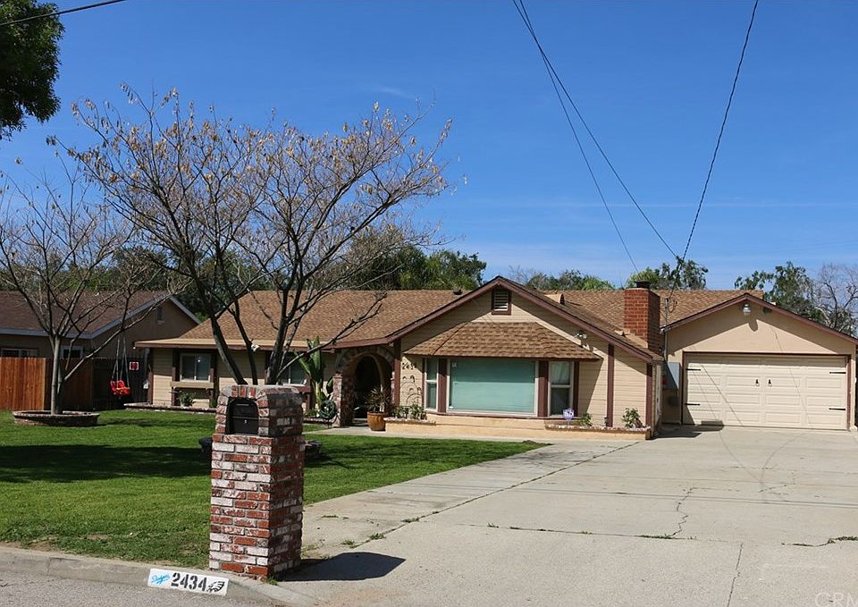 1st image of 2434 Lawrence Ave