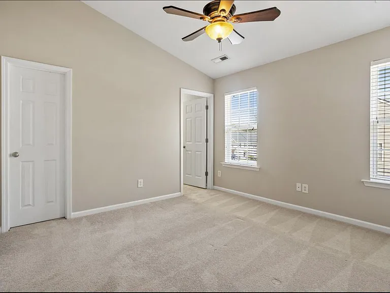 305 Anterbury Dr — Photo 17