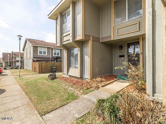 3rd image of 140 Stoneridge Dr