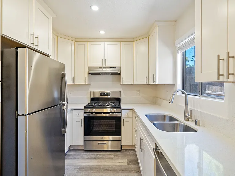 1717 Pine Street — Photo 7