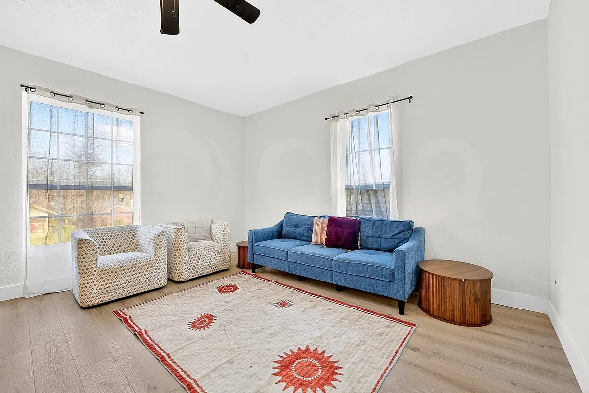 3 bed, 1.0 bath, 1500 sqft, $1,350 — Photo 3