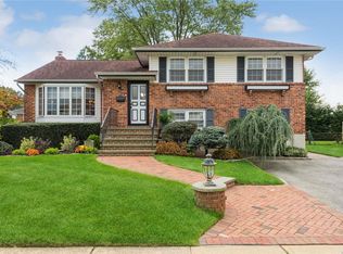 3814 Beechwood Pl, Seaford, NY 11783