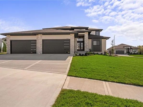 1401 Upton Ct, Raymore, MO 64083