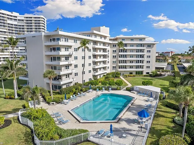 240 Seaview Ct #211 — Photo 16