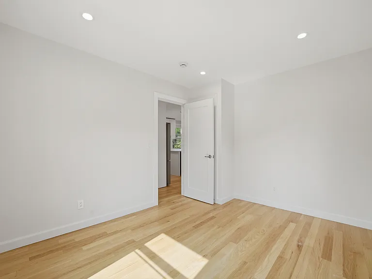 68 Gregory Blvd #2 — Photo 7