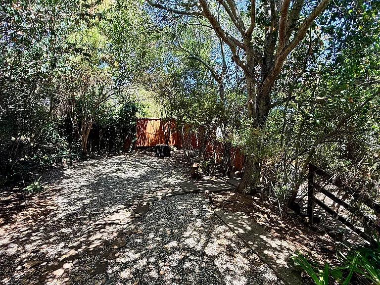 2122 Lyon Ave — Photo 6