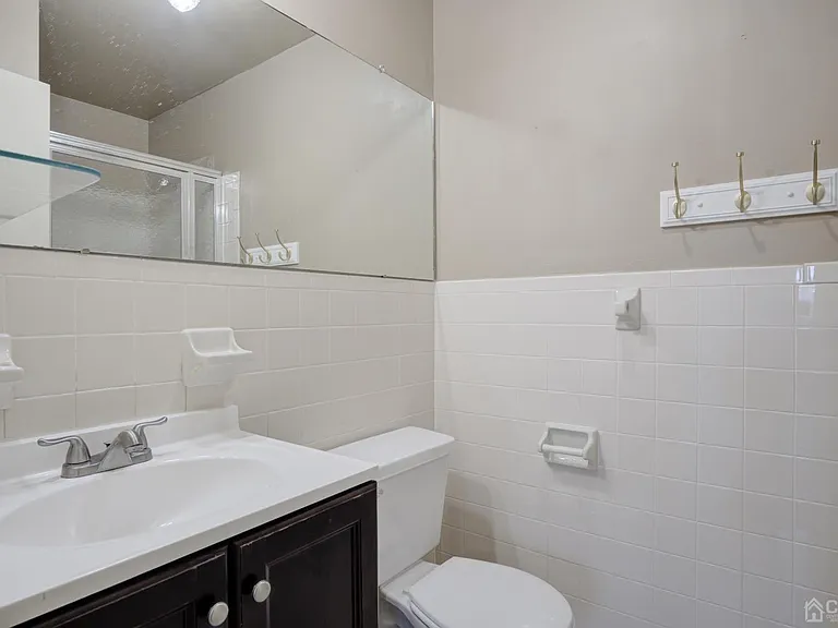 805 Edison Glen Ter — Photo 13