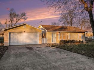 419 E 2nd St, Wellsville, KS 66092