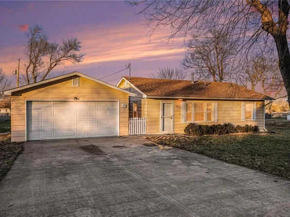 419 E 2nd St, Wellsville, KS 66092