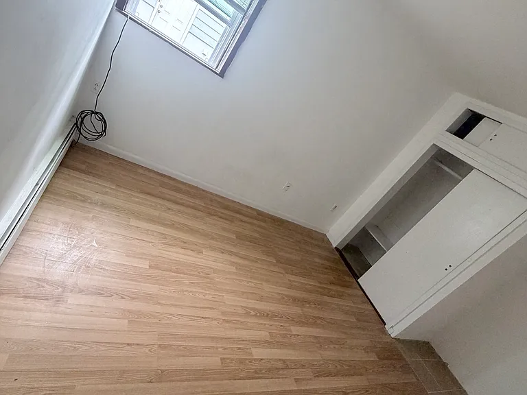 290 Grace Ave #1 — Photo 5