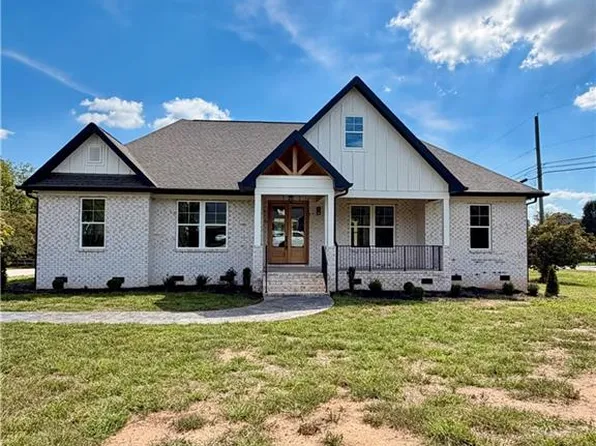 122 Manteo Rd, Lexington, NC 27295