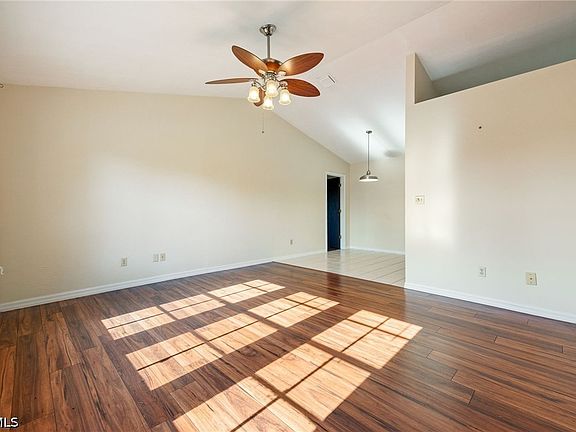 3rd image of 550 Caloosa Estates Dr