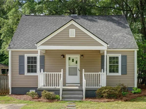 2021 Bluemont Dr, Greensboro, NC 27408