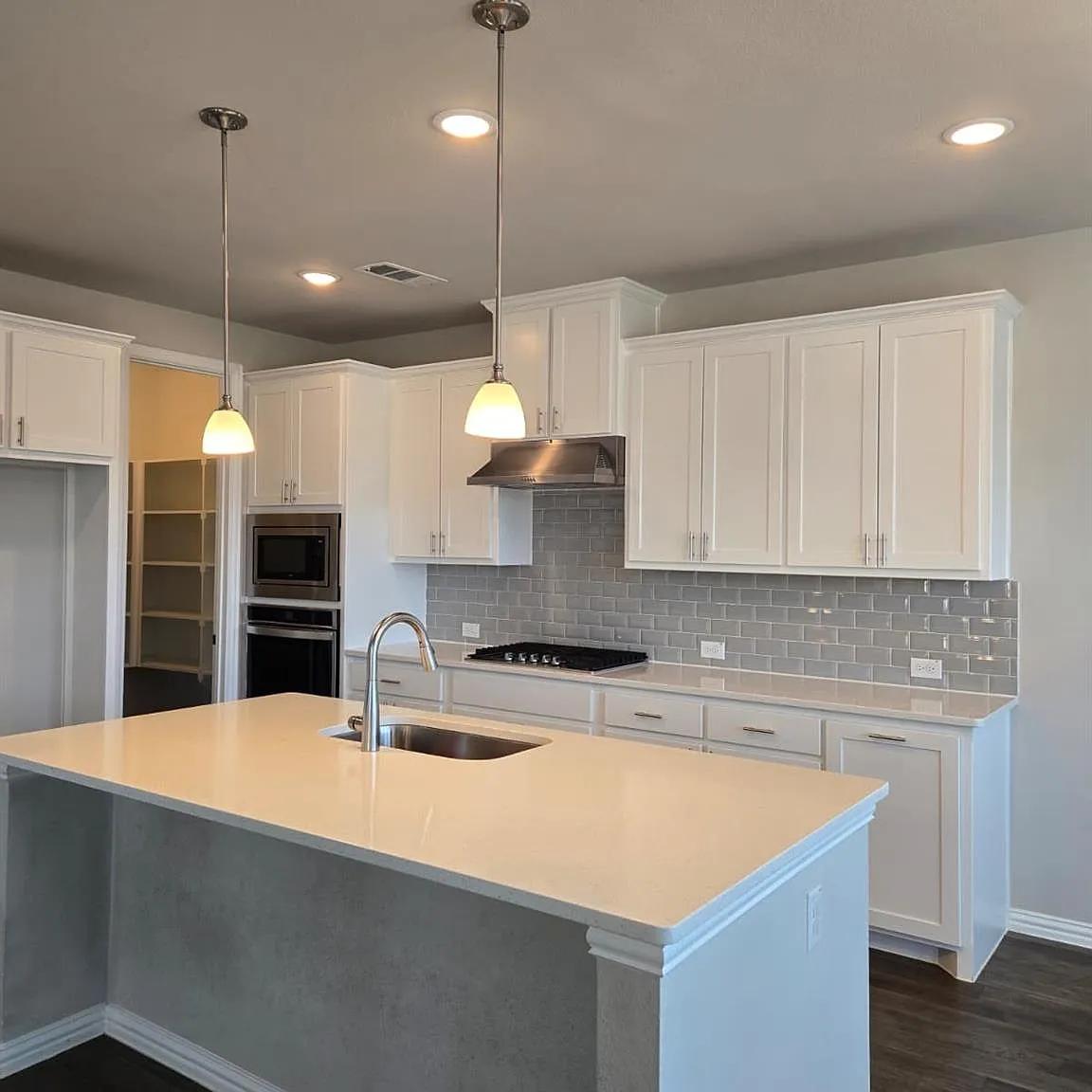 3 bed, 2498 sqft, $3,600 — Photo 4