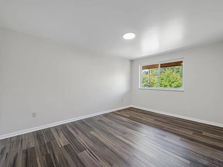 Brooklane Manor Apartments — Photo 25
